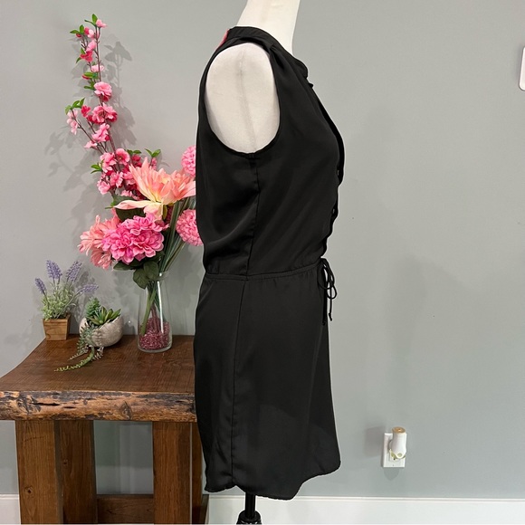 Eight Sixty Sleeveless Dress - Picture 4 of 14